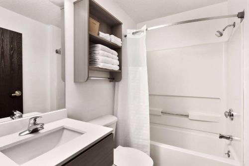 Microtel Inn & Suites by Wyndham Florence/Cincinnati Airpo - image 7
