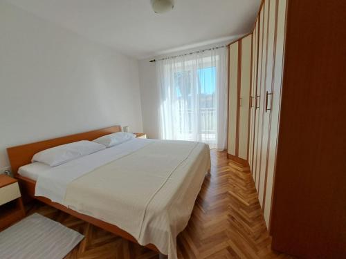 Apartment with Balcony image 7