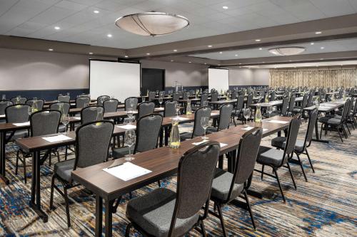 The Alloy a DoubleTree by Hilton - Valley Forge - image 6