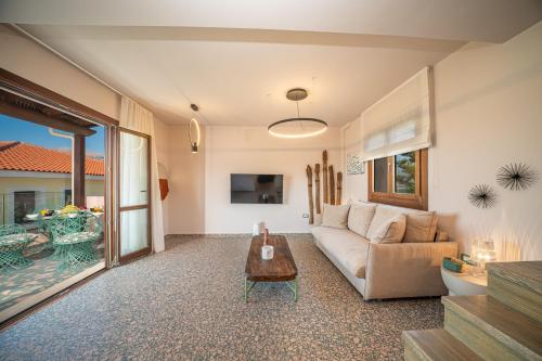 Pink Panther Maisonette Suite - image 3