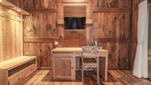 Superior Queen Room image 7
