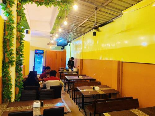 Desi Tadka Restaurant & Cafe