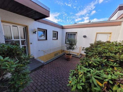 Eingang, Apartment close to nature,airport, fair in Ratingen