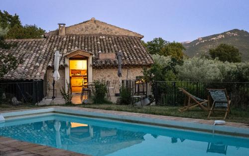 Maisons de vacances Secluded house with amazing view and swimming pool