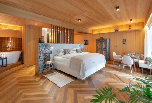 Suite, deluxe