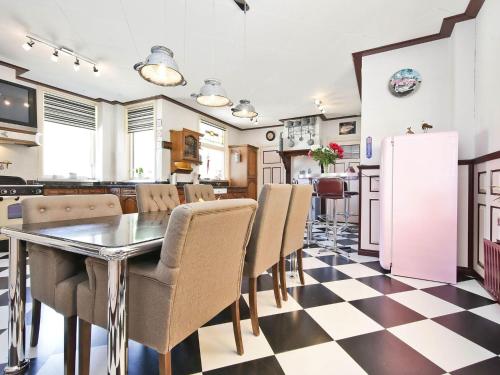  Trendy Countryside Stay in Lijnden