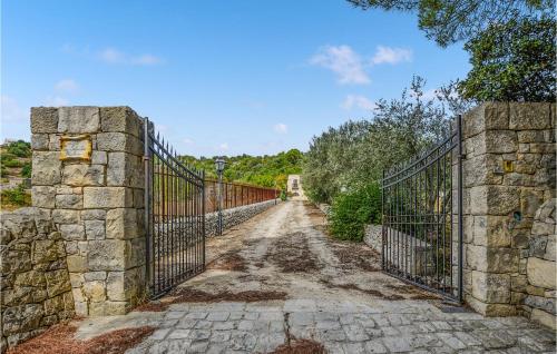 Gorgeous Home In Modica With Wifi