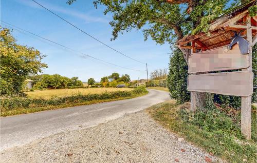 1 Bedroom Nice Home In Les Fosses