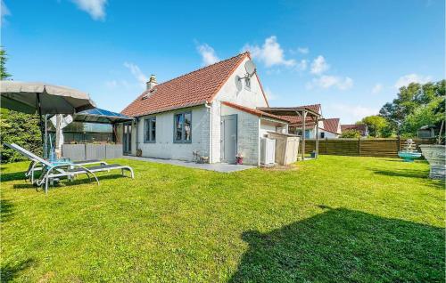 Awesome Home In Bredene With Wifi, Heated Swimming Pool And 3 Bedrooms