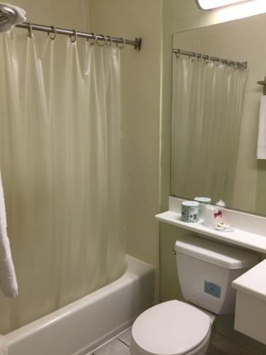 Beverly Inn - image 2