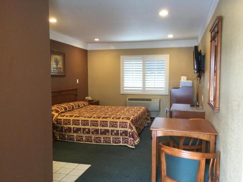 Beverly Inn - image 4