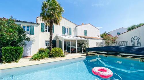 Au calme, villa avec piscine - Location, gîte - La Flotte