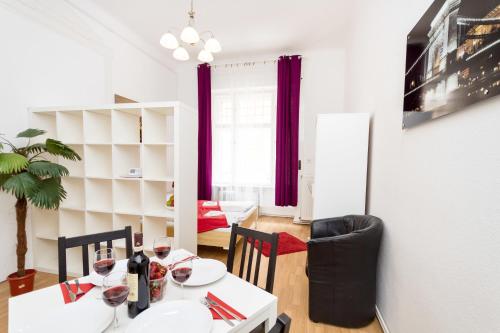 Grand Boulevard Apartments