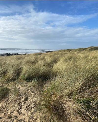 Rhosneigr anglesey beach mountain surf