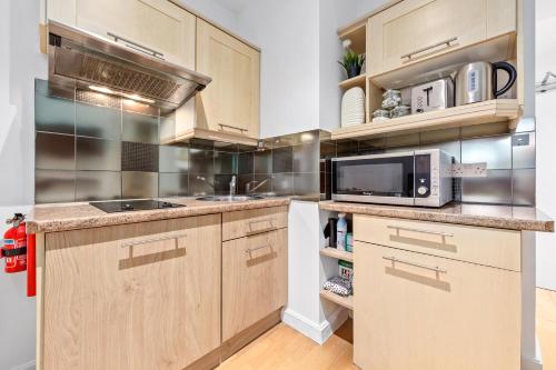 Serviced Studio Flat in Paddington London W2