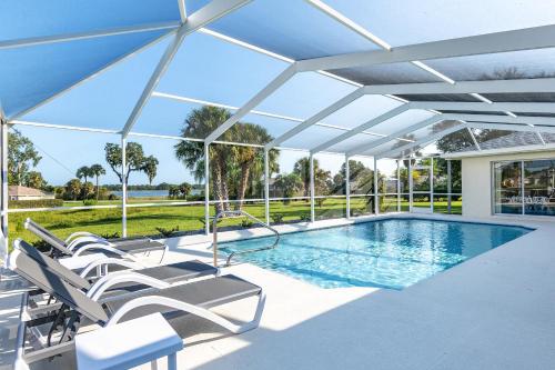 Uitzicht, Triple En-Suite Pool Retreat - All Master Bedrooms in Hernando (FL)