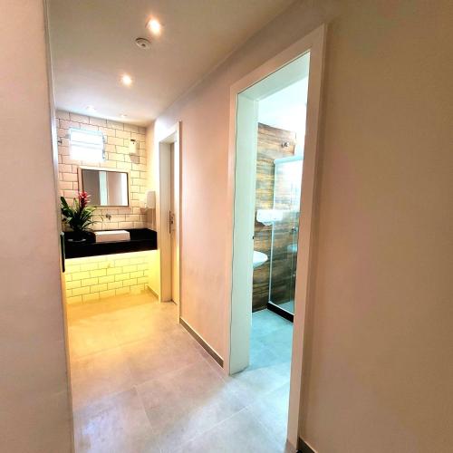 Bathroom, Maraca Hostel in Vila Isabel