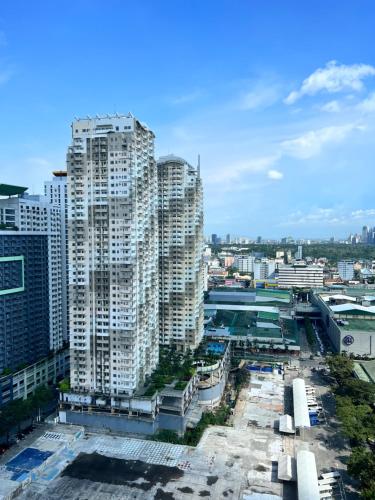 39L Suites with Araneta City View