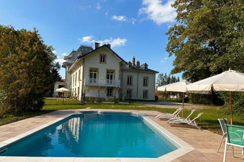 Proche Vittel et Contrexéville château Viendal et son beau parc - Location saisonnière - Vaudoncourt