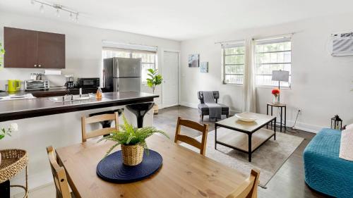 Brickell Pearl Cozy House Beach 10 min Location in Miami, USA