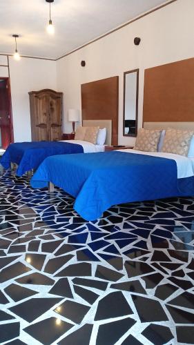 2 double beds