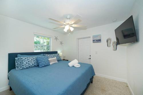 Modern, Fresh - Only 3 miles to the Beach!, Sarasota