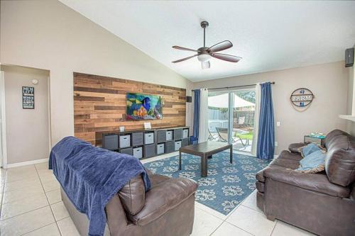 Cozy Farmhouse Villa w/ Pool near Airport & Parks in Kissimmee, USA