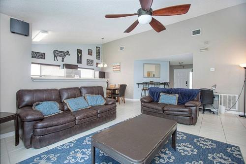 Cozy Farmhouse Villa w/ Pool near Airport & Parks in Kissimmee, USA