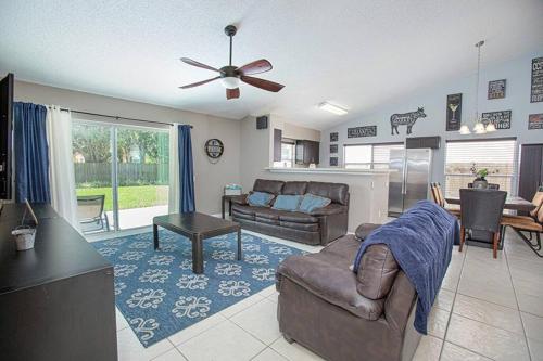 Cozy Farmhouse Villa w/ Pool near Airport & Parks in Kissimmee, USA