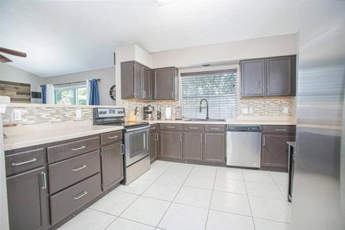 Cozy Farmhouse Villa w/ Pool near Airport & Parks in Kissimmee, USA
