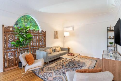 Charming Historic Spanish Villa!, Long Beach