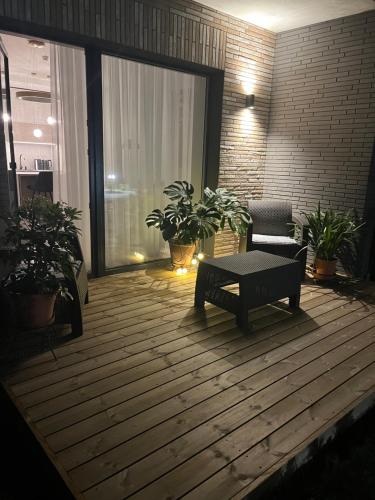 Erkély/terasz, Obelų namai, self check-in, free parking (Obelu namai, self check-in, free parking) in Purmaliai