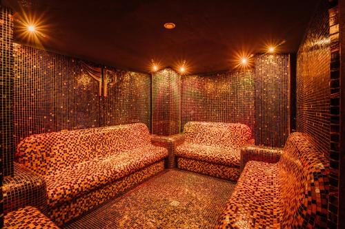 Plaza V Hotel - image 12