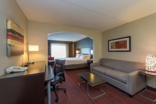 Holiday Inn Express Hotel & Suites Auburn