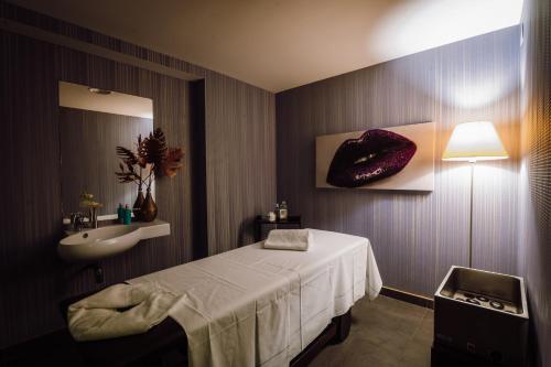 Plaza V Hotel - main image