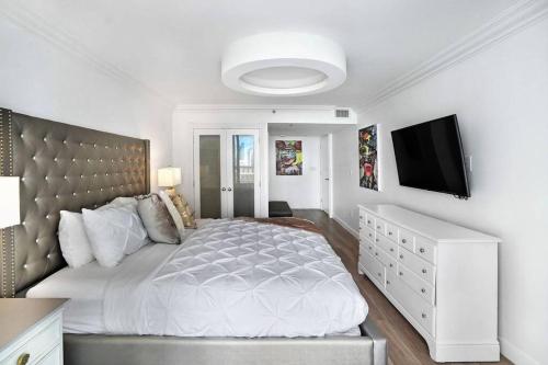 Magic City! Water And Park Views!