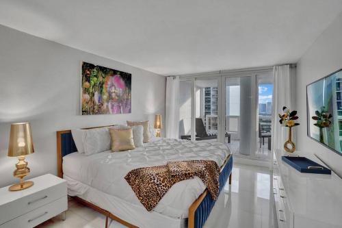 Paradise Found! Miami Skyline and Water Views!