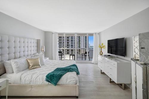 Unforgettable! Water & Park Views, 4 Bedrooms!