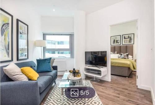 Sleep 8 Delta 2 BR Flat in London DP258