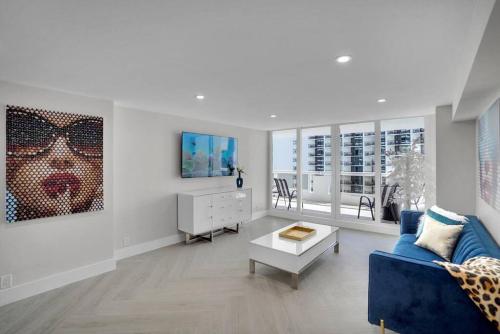 Visions! Water and Miami Skyline VIews! Brand New