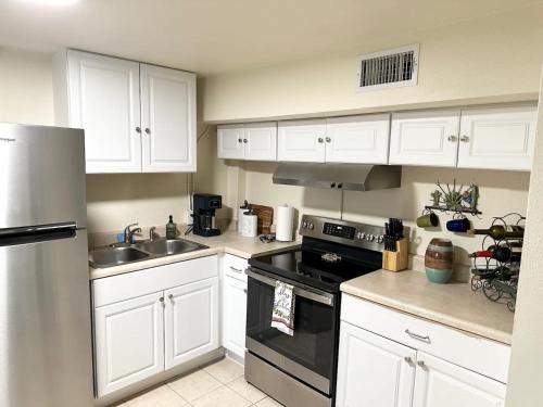 Minutes to the River Walk and the Alamo Pet Friendly Sleeps 8! in San Antonio, USA