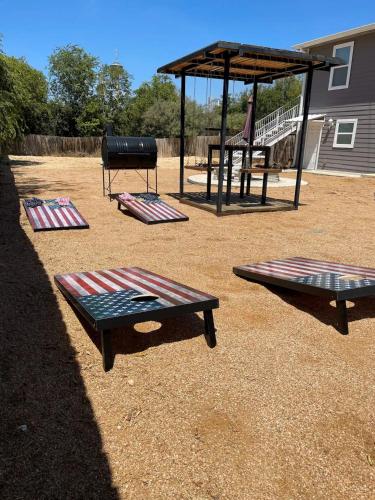 Minutes to the River Walk and the Alamo Pet Friendly Sleeps 8! in San Antonio, USA