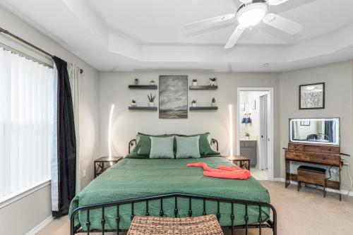 Family Room image 10