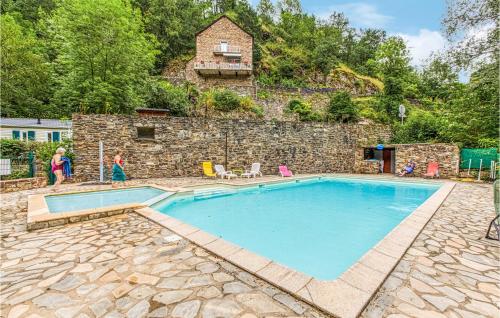 Lovely stacaravan In Conques-en-rouergues With Outdoor Swimming Pool