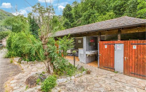 Lovely stacaravan In Conques-en-rouergues With Outdoor Swimming Pool