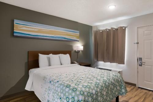 HomeTowne Studios by Red Roof Covington, GA