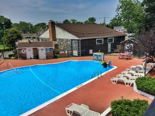 Photo - Budget Host East End Hotel in Riverhead