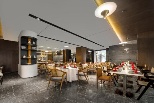 Restaurant, UrCove By Hyatt Xi'an Yanta Gaoxin in Gaoxin
