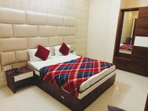 Deluxe Double Room image 7