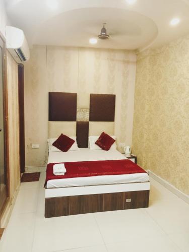 Deluxe Double Room image 6